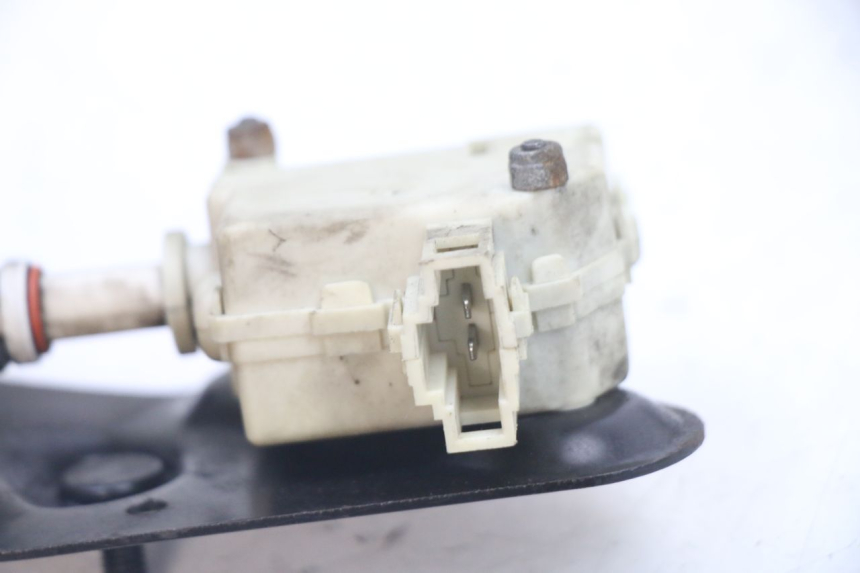 photo de TRUNK OPENING MOTOR PIAGGIO VESPA GRANTURISMO 125 (2003 - 2007) - Technical close-up