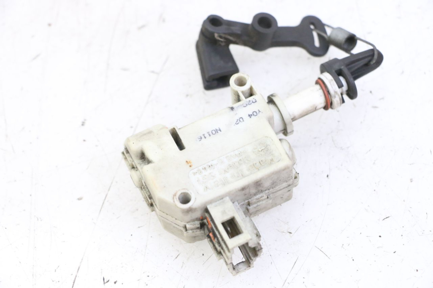 photo de SEAT LOCK ENGINE PIAGGIO VESPA GRANTURISMO 200 (2004 - 2005) - Component detail