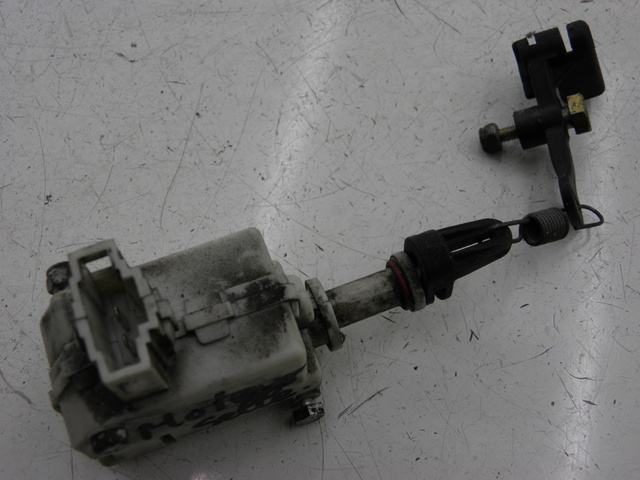 photo de SEAT LOCK ENGINE PIAGGIO X8 STREET 125 (2006 - 2007) - Alternative perspective