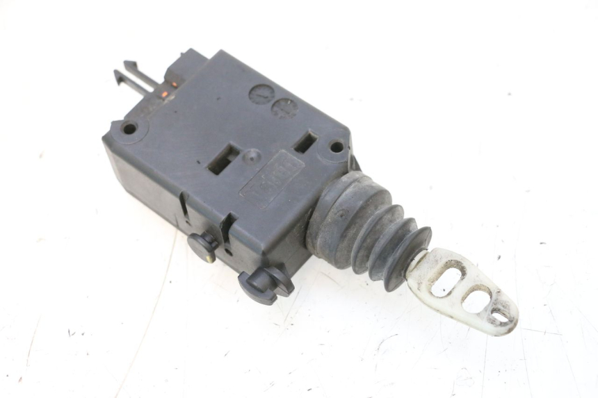 photo de TRUNK OPENING MOTOR PEUGEOT SATELIS COMPRESSOR K15 125 (2006 - 2009) - Technical close-up
