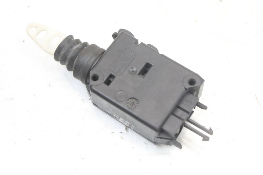 photo de TRUNK OPENING MOTOR PEUGEOT SATELIS 125 (2010 - 2012) - Component detail