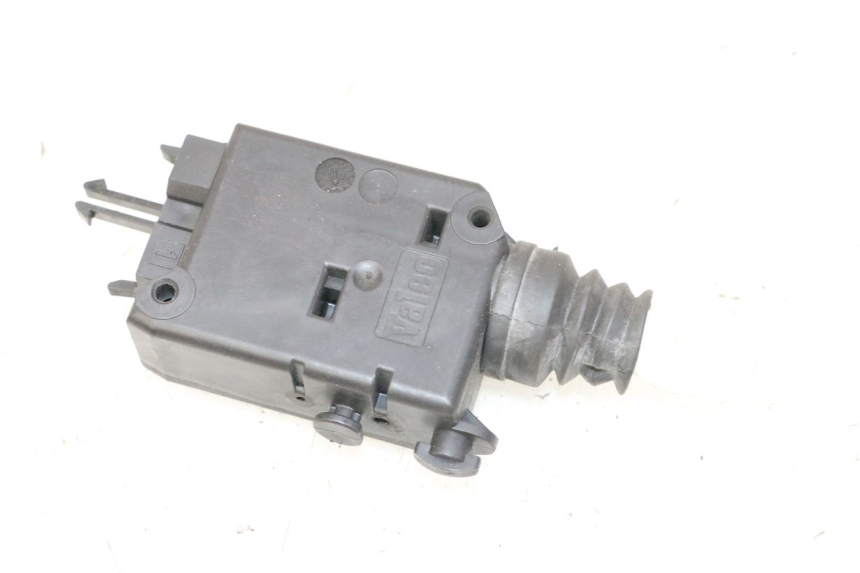 photo de TRUNK OPENING MOTOR PEUGEOT SATELIS 125 (2006 - 2009) - Main view