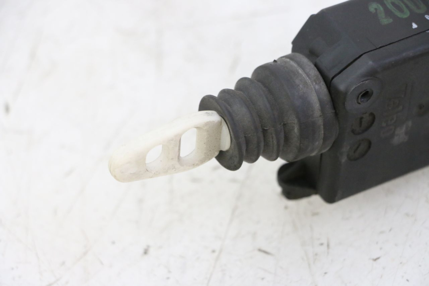 photo de TRUNK OPENING MOTOR PEUGEOT SATELIS 125 (2006 - 2009) - Alternative perspective