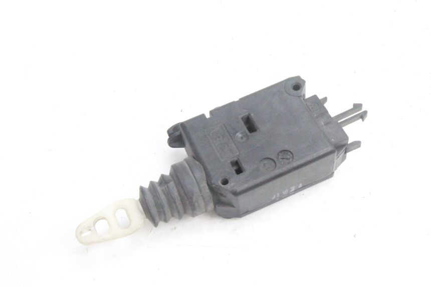 photo de TRUNK OPENING MOTOR PEUGEOT SATELIS 125 (2006 - 2009) - Component detail