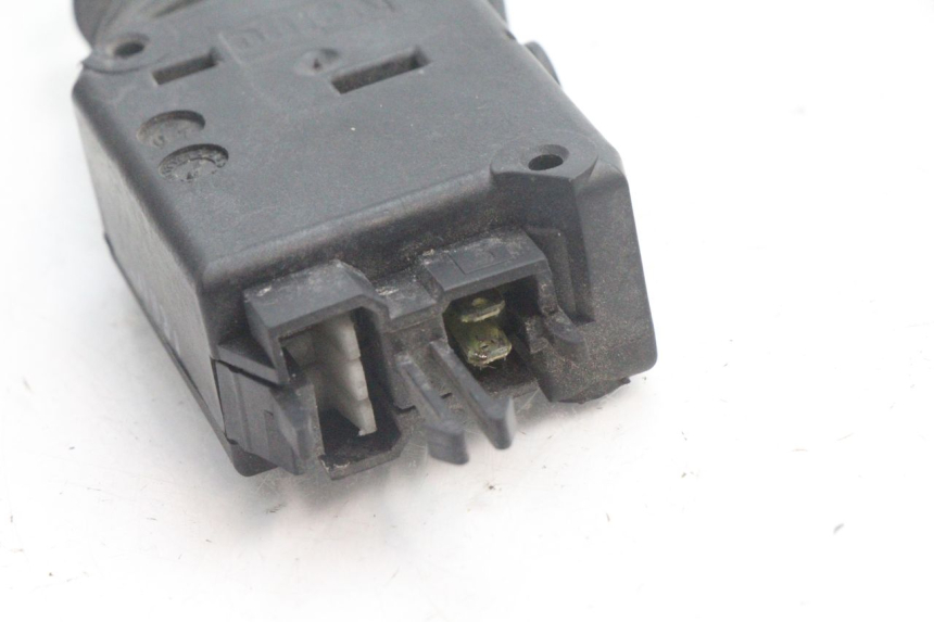 photo de TRUNK OPENING MOTOR PEUGEOT SATELIS 125 (2006 - 2009) - Zoom on usage condition
