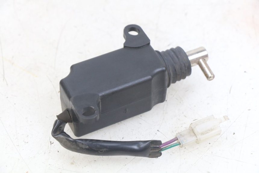 photo de TRUNK OPENING MOTOR PEUGEOT TWEET 125 (2018 - 2021) - Zoom on usage condition