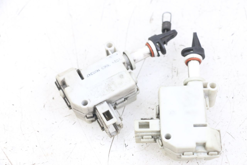 photo de TRUNK OPENING MOTOR PIAGGIO X10 125 (2012 - 2017) - Main view