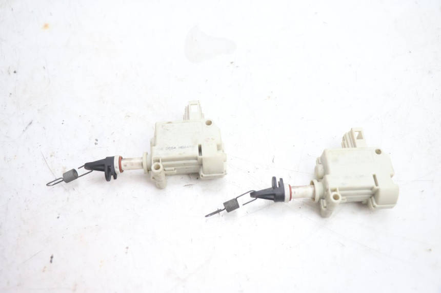 photo de SEAT LOCK ENGINE PIAGGIO X8 STREET 125 (2006 - 2007) - Main view