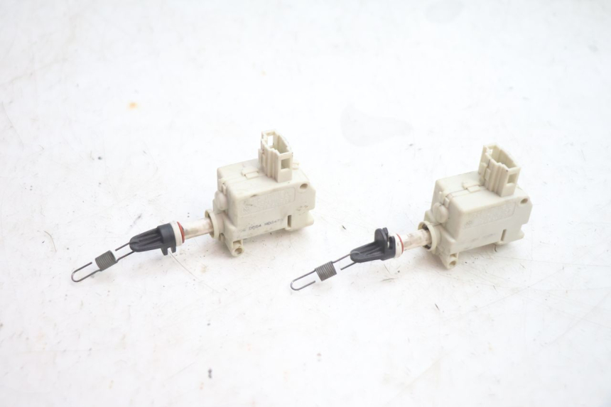 photo de SEAT LOCK ENGINE PIAGGIO X8 STREET 125 (2006 - 2007) - Component detail