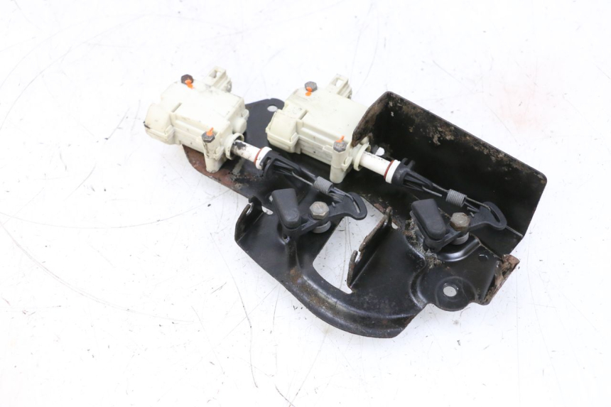 photo de SEAT LOCK ENGINE PIAGGIO X8 125 (2004 - 2007) - Product overview