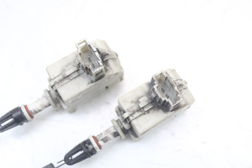 photo de SEAT LOCK ENGINE PIAGGIO XEVO - X EVO 125 (2007 - 2017) - Alternative perspective