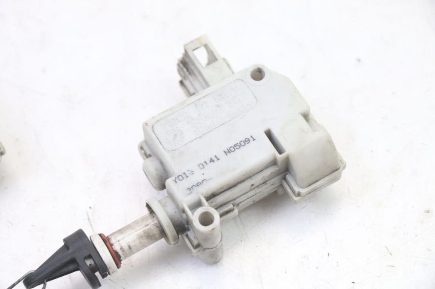 photo de SEAT LOCK ENGINE PIAGGIO XEVO - X EVO 125 (2007 - 2017) - Zoom on usage condition