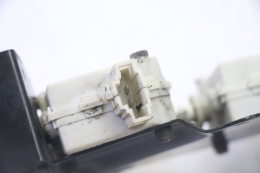 photo de SEAT LOCK ENGINE PIAGGIO XEVO - X EVO 125 (2007 - 2017) - Technical close-up