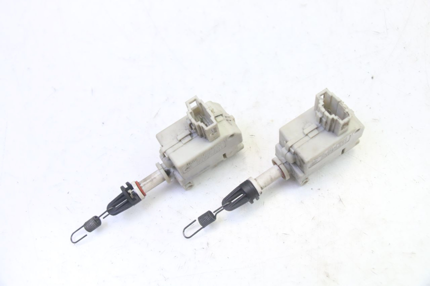 photo de SEAT LOCK ENGINE PIAGGIO XEVO - X EVO 125 (2007 - 2017) - Component detail