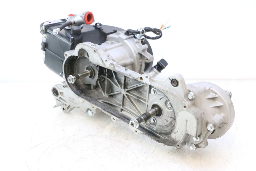 photo de ENGINE JM MOTORS R-MAX TECH 50 (2024 - 2026) - Surface and material condition