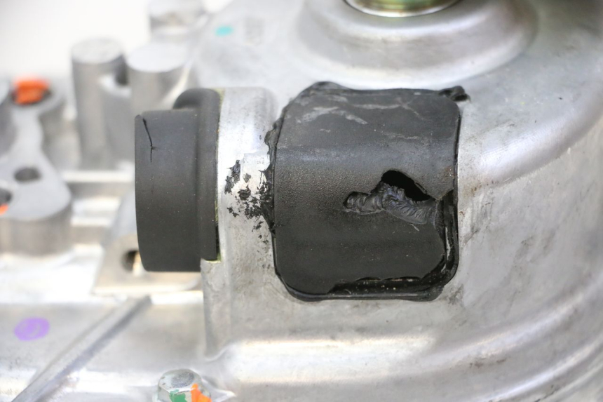 photo de ROLL LOCK ENGINE PIAGGIO MP3 HPE 310 (2024 - 2025) - Alternative perspective