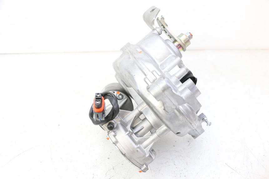 photo de ROLL LOCK ENGINE PIAGGIO MP3 HPE 310 (2024 - 2025) - Technical close-up