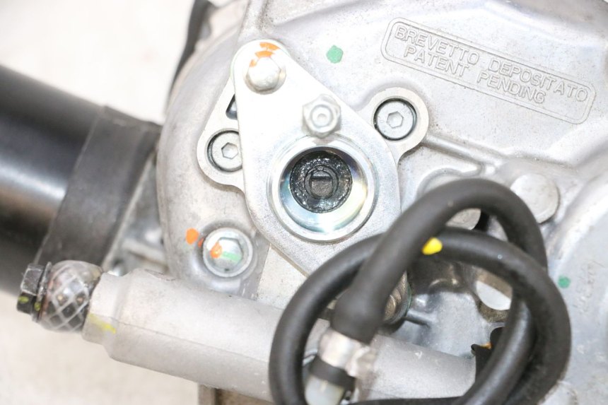 photo de ROLL LOCK ENGINE PIAGGIO MP3 HPE 300 (2019 - 2026) - Fixing points details