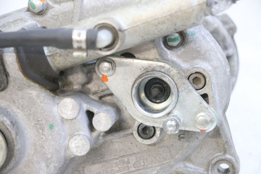 photo de ROLL LOCK ENGINE PIAGGIO MP3 500 (2016 - 2018) - High-resolution close-up