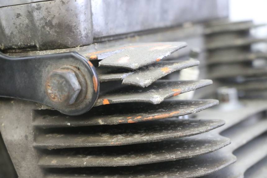 photo de ENGINE HARLEY DAVIDSON SPORTSTER XL CUSTOM 883 (1999 - 2006) - High-resolution close-up