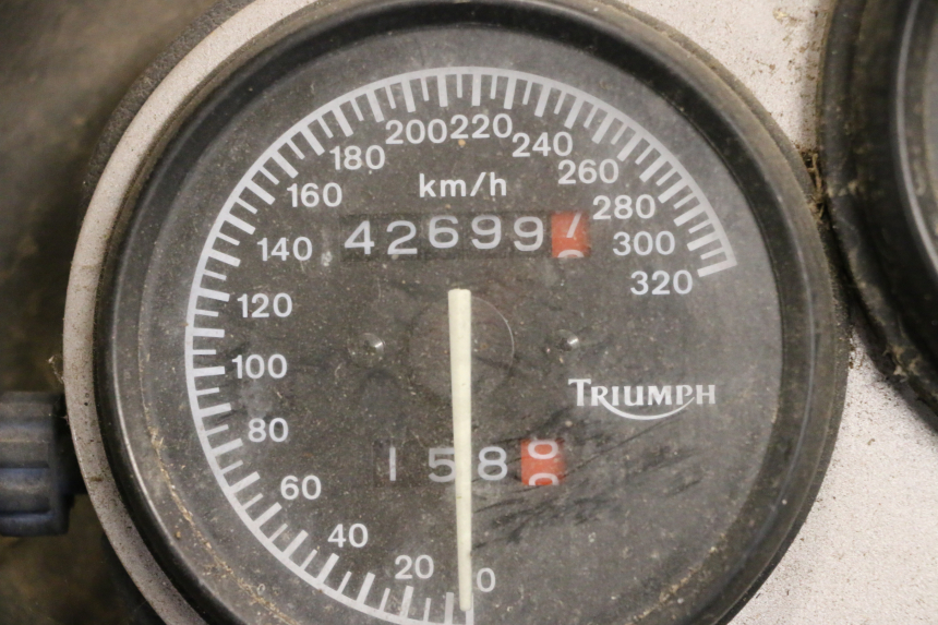 photo de ENGINE TRIUMPH SPRINT 900 (1995 - 1998) - Component detail