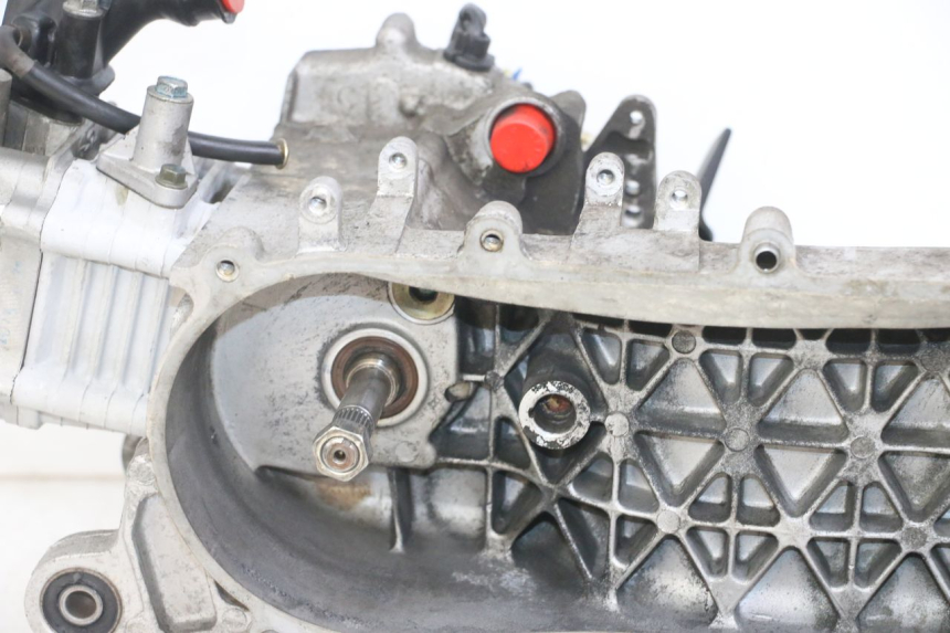 photo de ENGINE PEUGEOT TWEET 4T 50 (2014 - 2019) - Spare part profile view