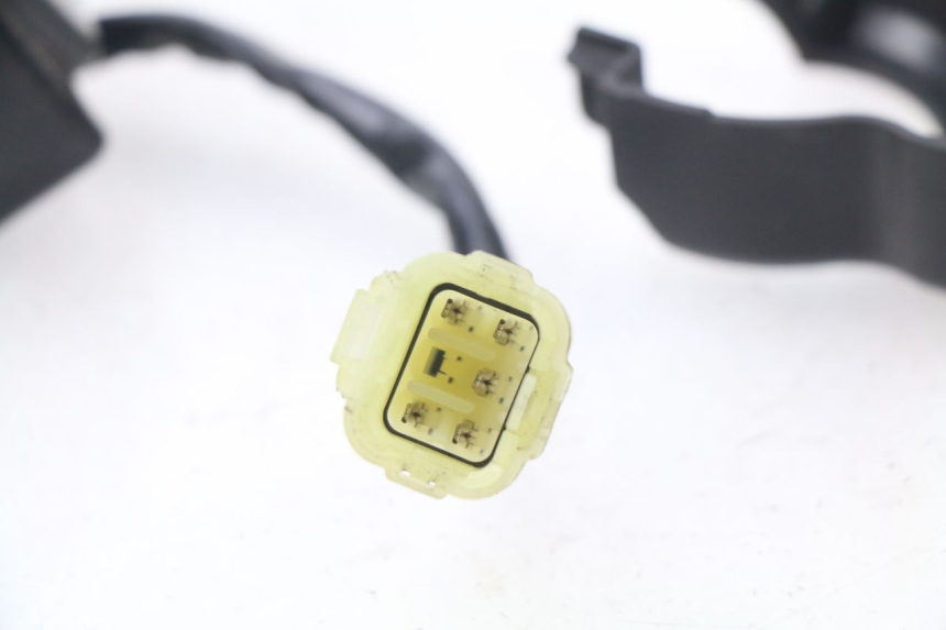 photo de EXHAUST VALVE ENGINE HONDA CBR RR FIREBLADE 1000 (2006 - 2007) - Alternative perspective