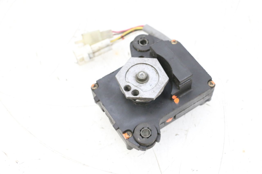 photo de EXHAUST VALVE ENGINE SUZUKI GSXR GSX-R 1000 (2003 - 2004) - Component detail