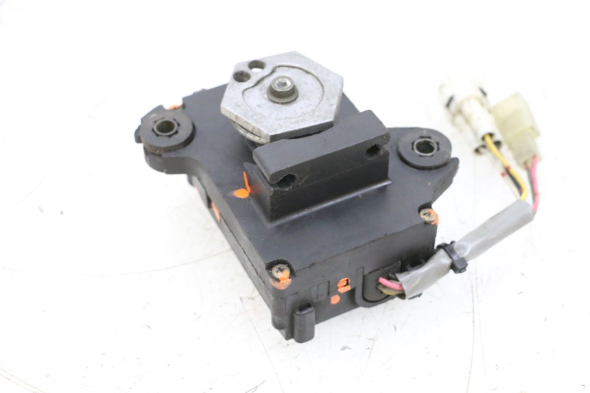 photo de EXHAUST VALVE ENGINE SUZUKI GSXR GSX-R 1000 (2003 - 2004) - Distinctive features