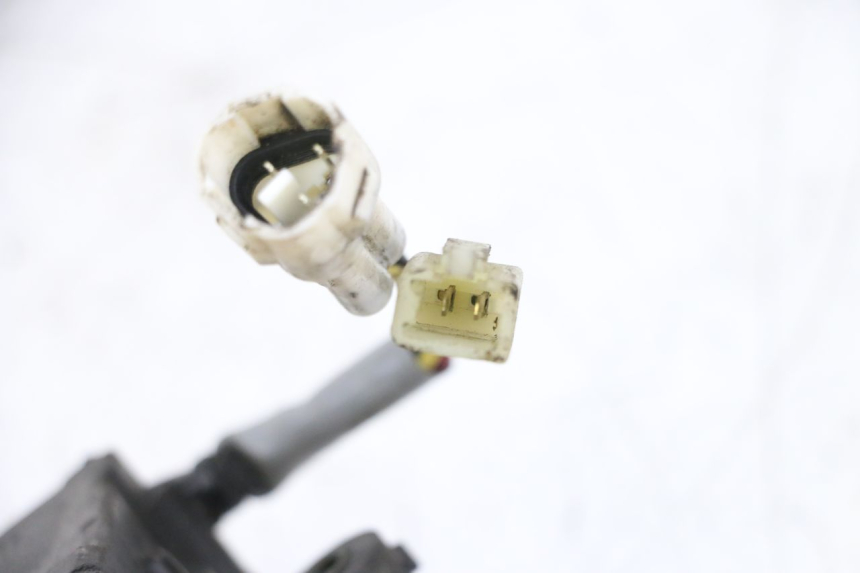 photo de EXHAUST VALVE ENGINE SUZUKI GSXR GSX-R 1000 (2003 - 2004) - Alternative perspective