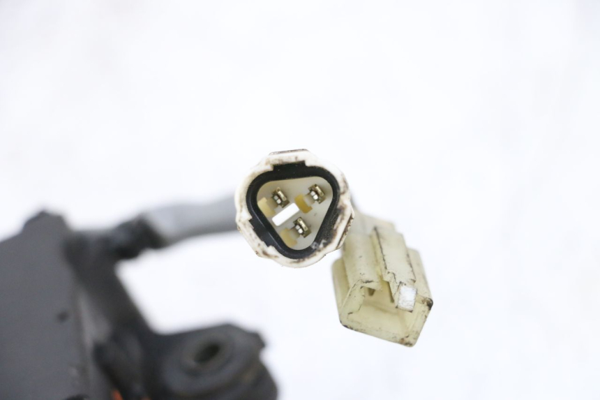 photo de EXHAUST VALVE ENGINE SUZUKI GSXR GSX-R 1000 (2003 - 2004) - Technical close-up