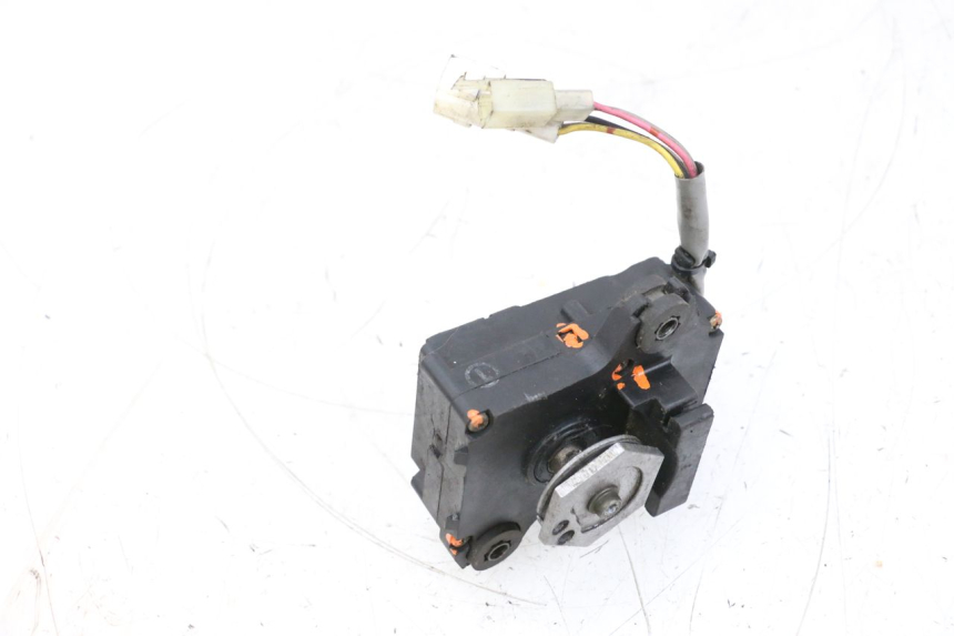 photo de EXHAUST VALVE ENGINE SUZUKI GSXR GSX-R 1000 (2003 - 2004) - Fixing points details