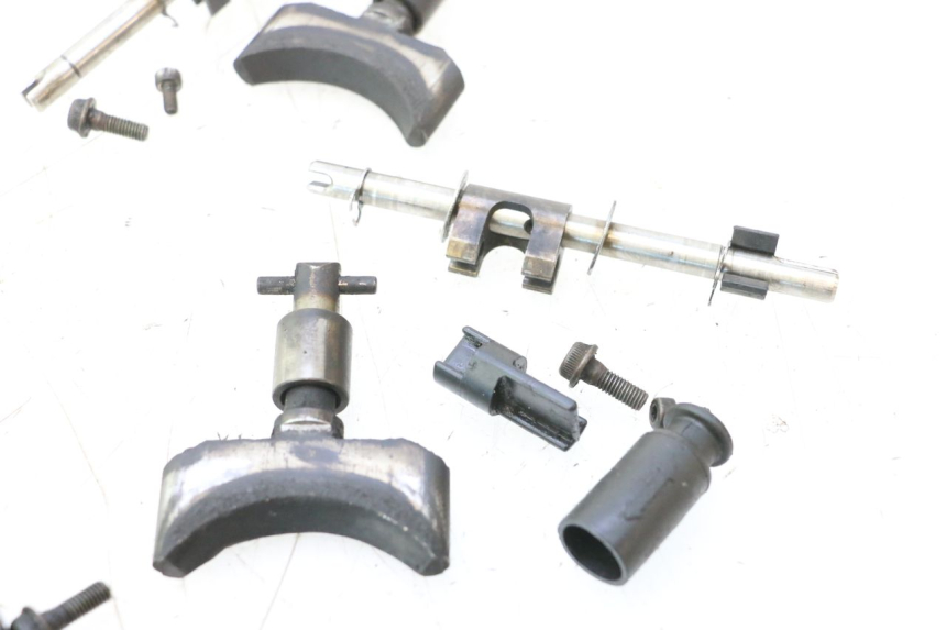 photo de EXHAUST VALVE ENGINE YAMAHA WAVE RUNNER GP R 1200 (2000 - 2003) - Zoom on usage condition