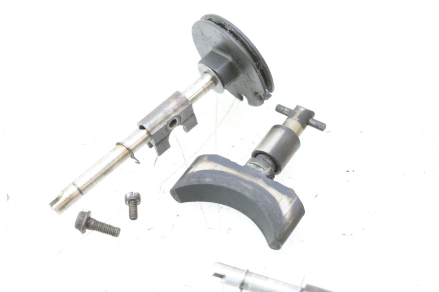photo de EXHAUST VALVE ENGINE YAMAHA WAVE RUNNER GP R 1200 (2000 - 2003) - Alternative perspective
