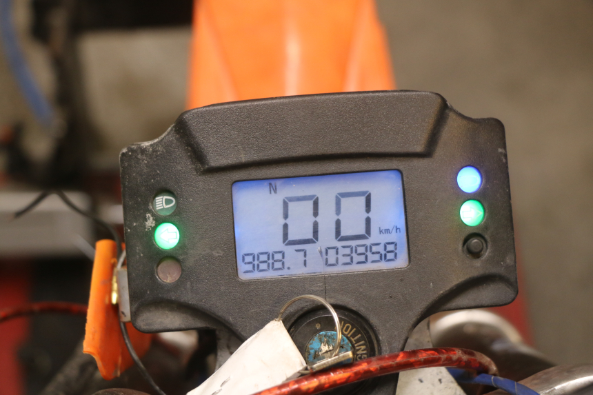 photo de ENGINE ZHEJIANG XMOTOS XB-81 50 - Detailed visual inspection