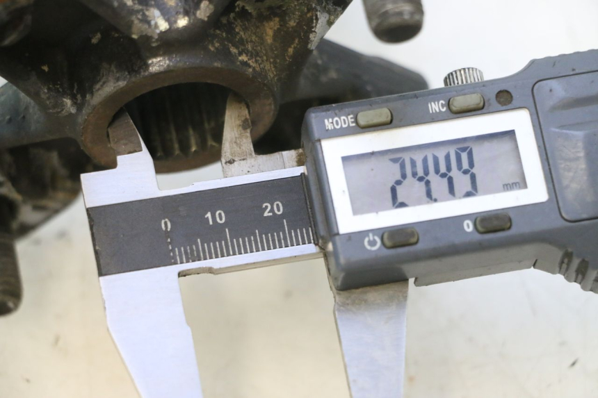 photo de REAR WHEEL HUB SMC XROAD 150 - Component detail