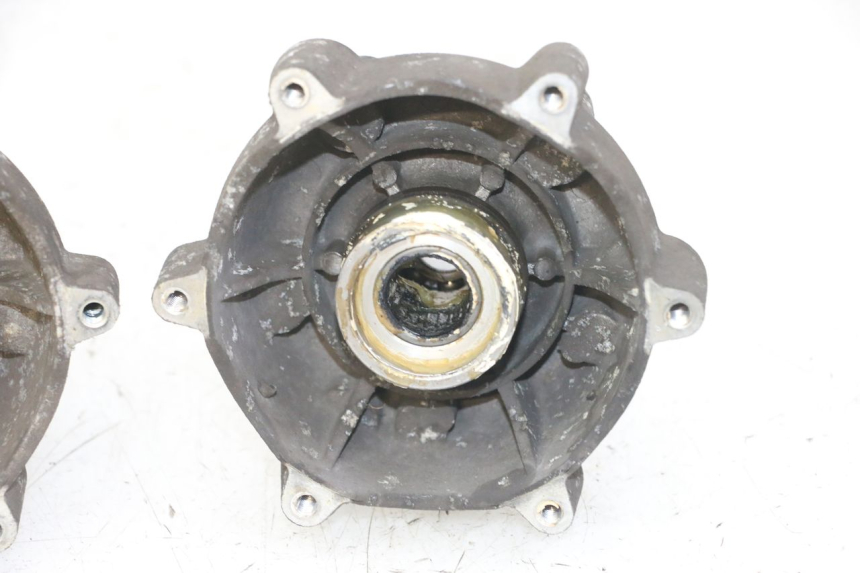 photo de FRONT WHEEL HUB PIAGGIO IE MP3 YOURBAN 300 (2011 - 2016) - Fixing points details