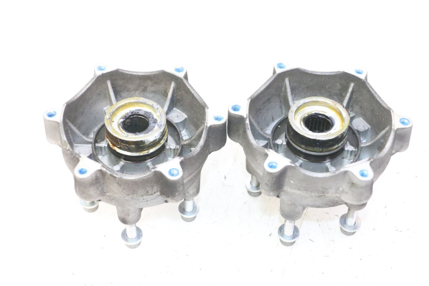 photo de FRONT WHEEL HUB PIAGGIO MP3 HPE 310 (2024 - 2025) - Technical close-up