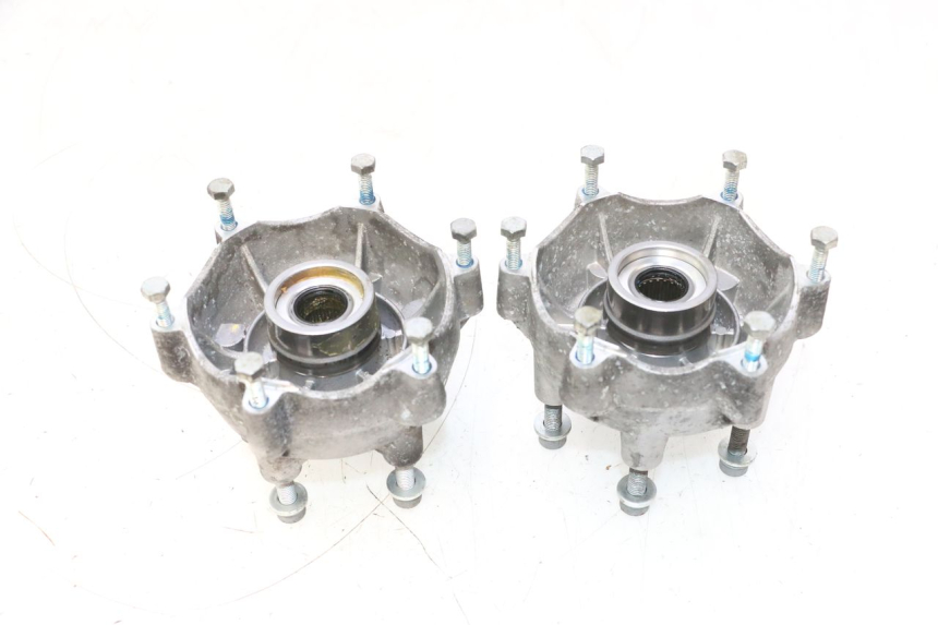 photo de FRONT WHEEL HUB PIAGGIO MP3 HPE 530 (2022 - 2026) - Alternative perspective