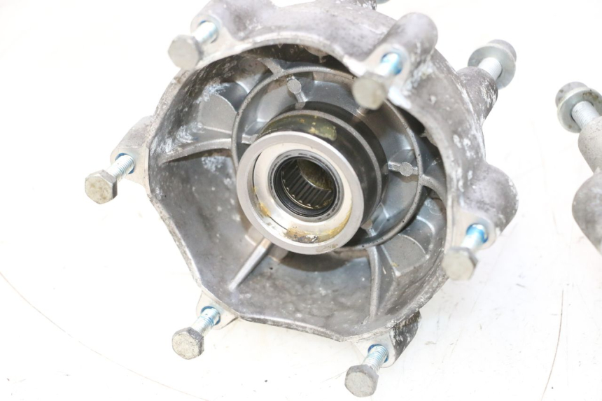 photo de FRONT WHEEL HUB PIAGGIO MP3 HPE 530 (2022 - 2026) - Product overview