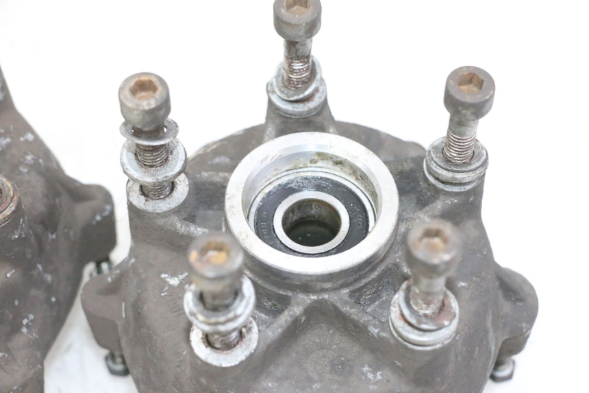 photo de FRONT WHEEL HUB PIAGGIO MP3 LT 400 (2007 - 2012) - Zoom on usage condition