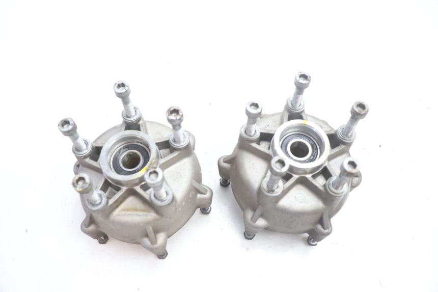 photo de FRONT WHEEL HUB PIAGGIO MP3 LT 300 (2010 - 2016) - Technical close-up
