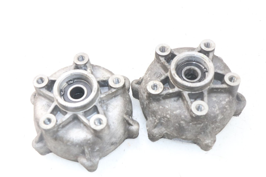 photo de FRONT WHEEL HUB PIAGGIO MP3 125 (2006 - 2014) - Technical close-up