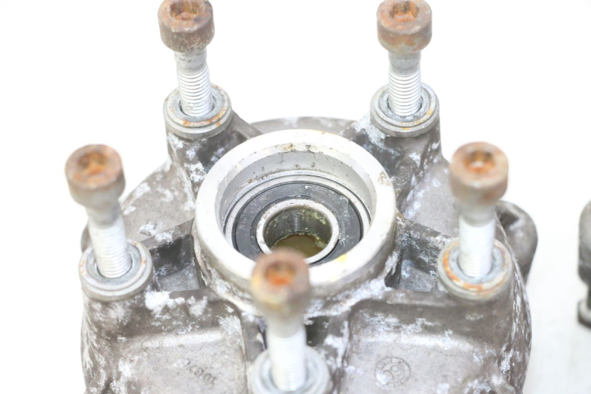 photo de FRONT WHEEL HUB PIAGGIO MP3 RL 250 (2006 - 2010) - Technical close-up