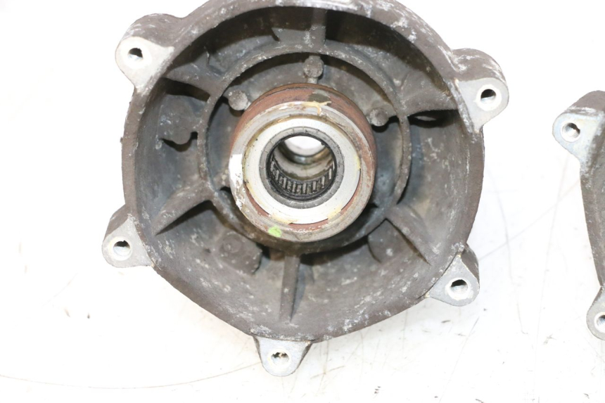 photo de FRONT WHEEL HUB PIAGGIO MP3 RL 250 (2006 - 2010) - Fixing points details