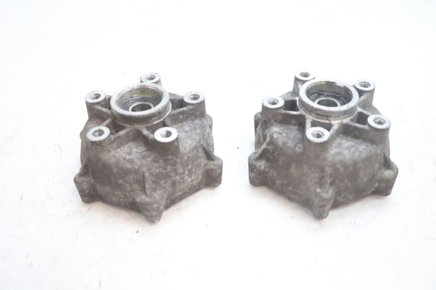 photo de FRONT WHEEL HUB PIAGGIO MP3 125 (2006 - 2014) - Alternative perspective