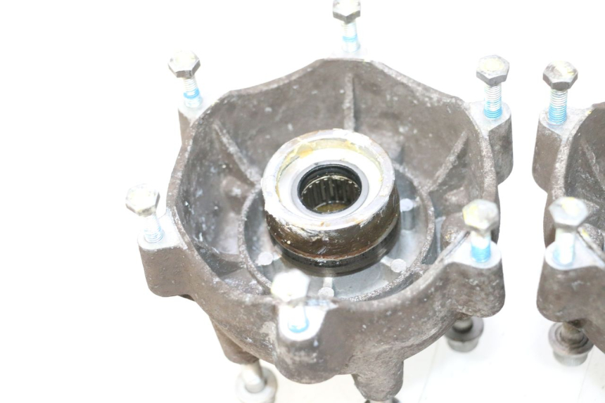 photo de FRONT WHEEL HUB PIAGGIO MP3 500 (2011 - 2015) - Fixing points details