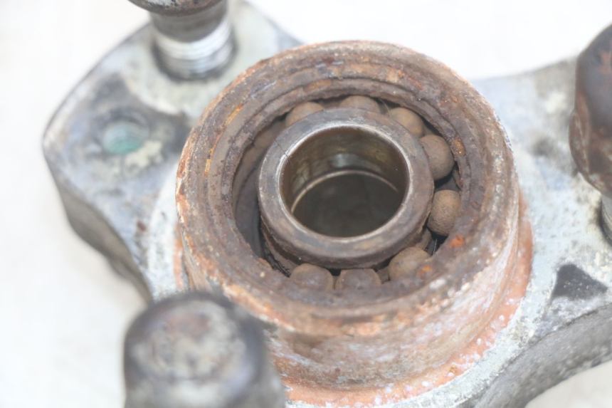 photo de FRONT WHEEL HUB PEUGEOT SPEEDFIGHT LC 50 (1996 - 2002) - Alternative perspective