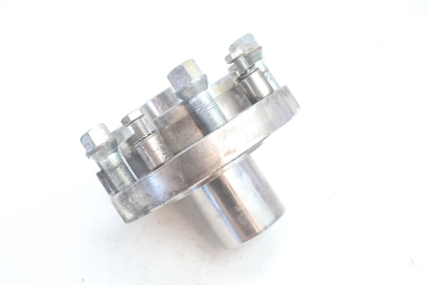 photo de FRONT WHEEL HUB BOOM TRIKE FUN 500 (2004 - 2010) - Zoom on usage condition
