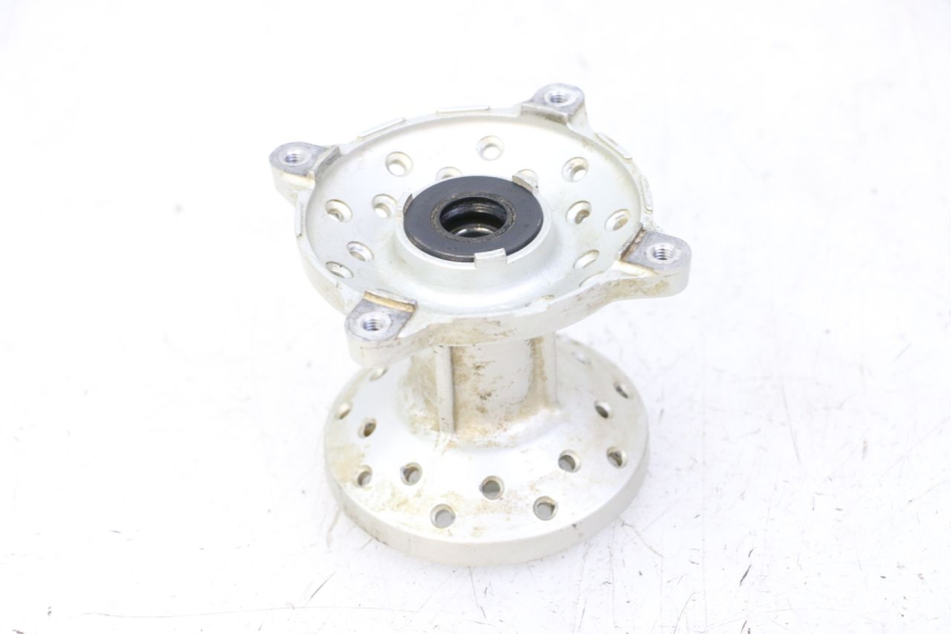 photo de FRONT WHEEL HUB YAMAHA TTR 125 (2000 - 2020) - Technical close-up